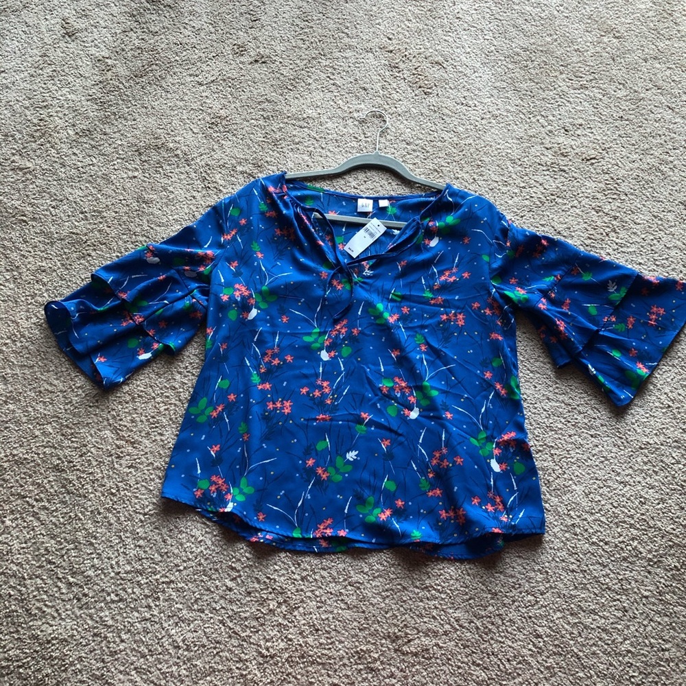 Gap ladies top size medium.